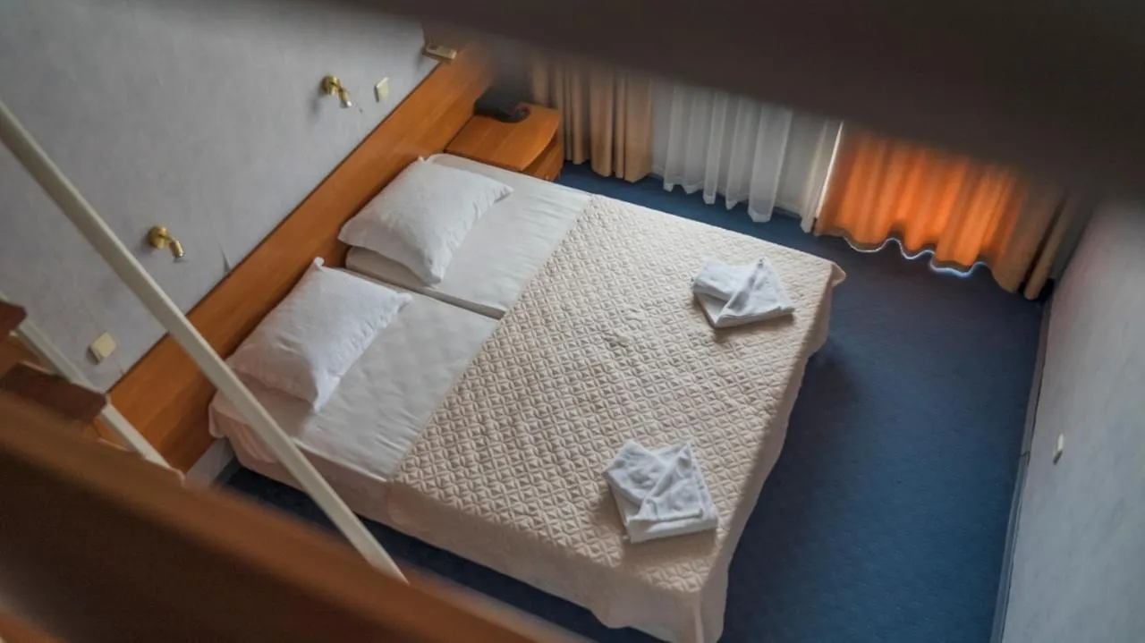 Park Hotel Persey Warna 3*,